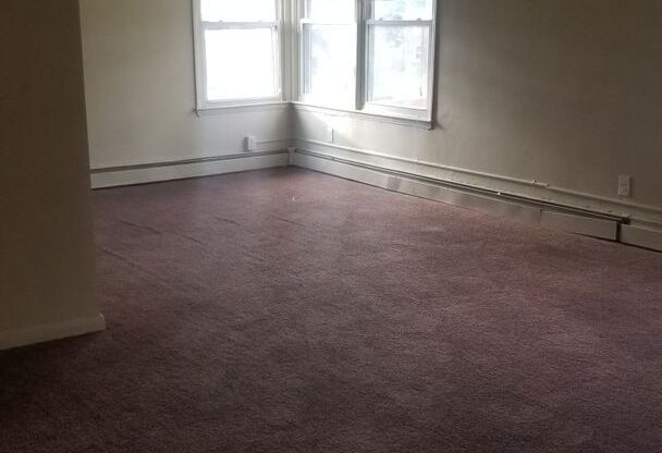 1BR LOWER UNIT APARTMENT WITH UTILITIES INCLUDED