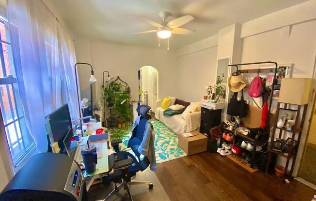 Cathedral Living at its Best! ! 1 Bedroom/1Bath Condo. Pet Friendly!