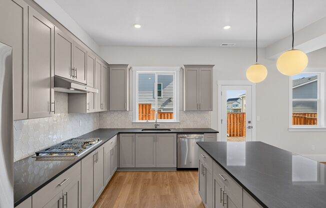 4 beds, 2.5 baths, $3,400
