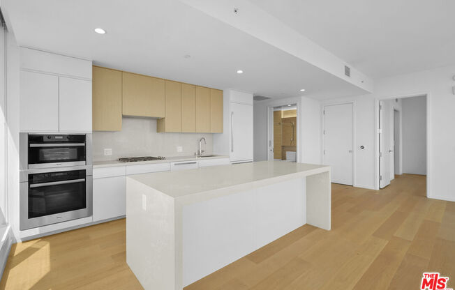 2 beds, 2 baths, 1,305 sqft, $4,800, Unit 2811