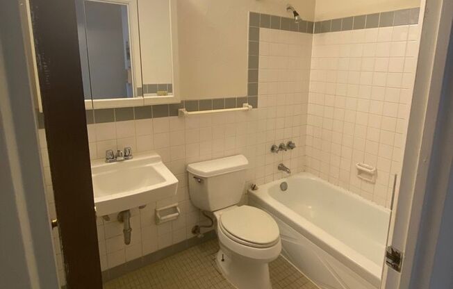 Studio, 1 bath, 395 sqft, $875, Unit 5