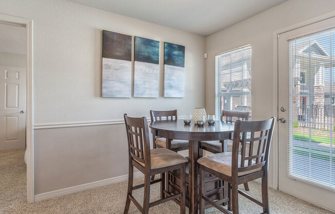 Dining area at Villas at Bailey Ranch Apartments, Oklahoma, 74055