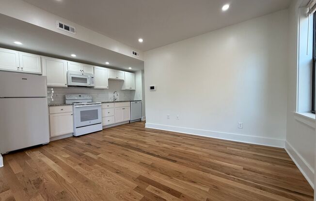 2 beds, 1 bath, 750 sqft, $2,139, Unit 5645 Hobart Street #2