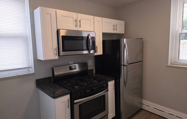 Studio, 1 bath, 500 sqft, $795, Unit B3