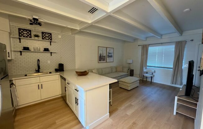 2 beds, 1 bath, 850 sqft, $2,000, Unit 25