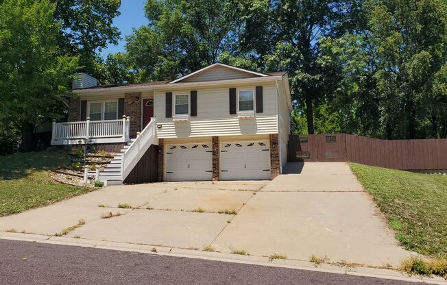 3 bd, 2.5 ba house S Columbia, completely redone inside, new HVAC unit, fenced backyard, w/d included, 2nd living room downstairs, near Rockbridge State Park