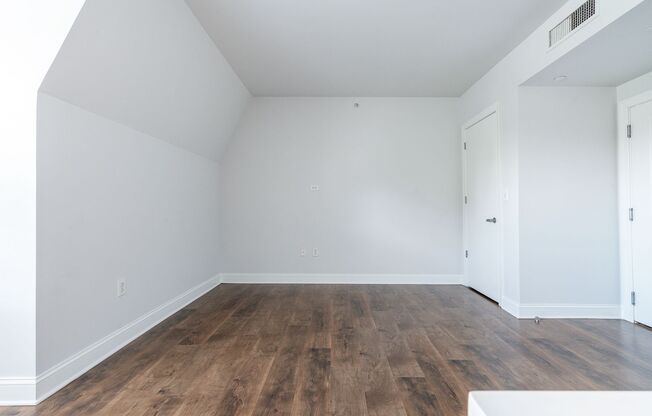 2 beds, 2 baths, 975 sqft, $2,316, Unit PH-03