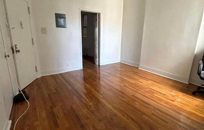 3 beds, 1 bath, 1,000 sqft, $2,200, Unit 2F