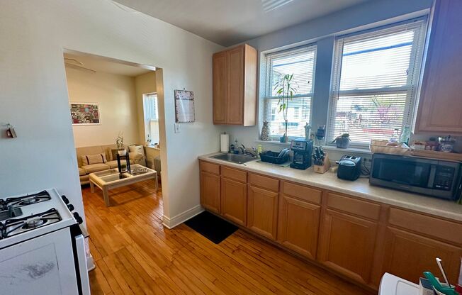 2 beds, 1 bath, 750 sqft, $1,600, Unit 4411-1B