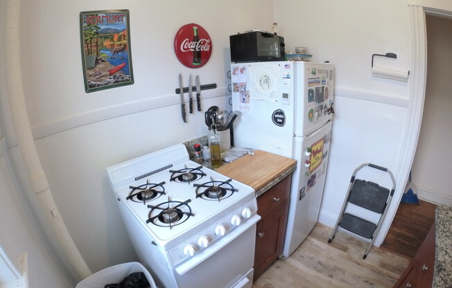 1 bed, 1 bath, $2,400, Unit 29
