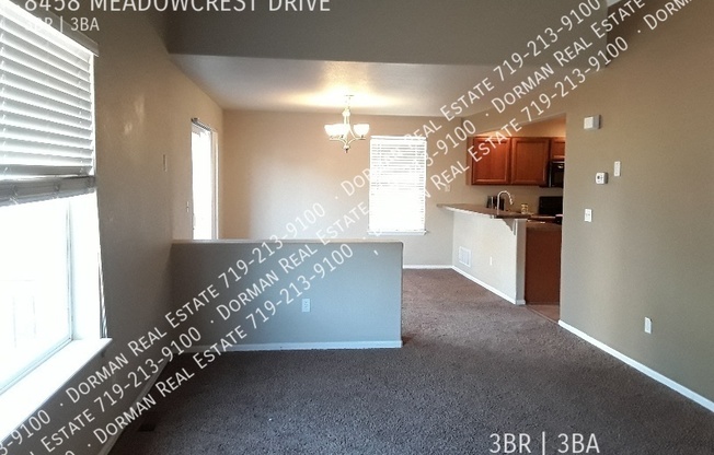 8458 MEADOWCREST DR