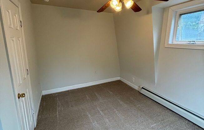 Studio, 1 bath, $875, Unit 10 Alpine Street #33