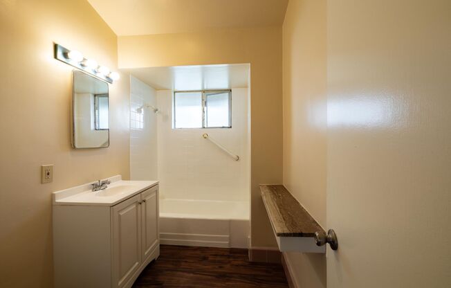 2 beds, 1 bath, 772 sqft, $2,595, Unit 530-4