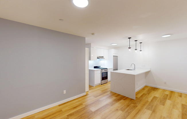 2425 BUCHANAN