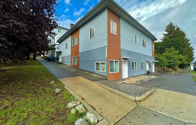 3201 21st Ave W