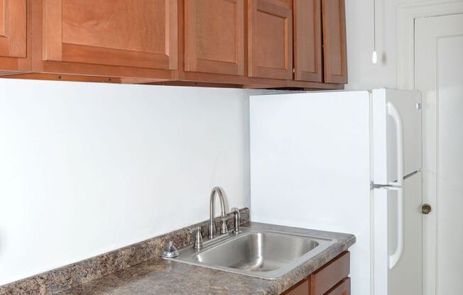 Studio, 1 bath, 500 sqft, $870, Unit 24 - 118