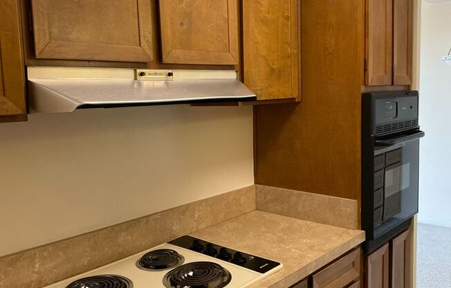 2 beds, 2 baths, 883 sqft, $1,675, Unit 213