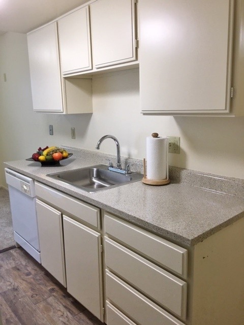 1 bed, 1 bath, 640 sqft, $1,425, Unit 77