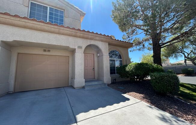 Great Silverado Ranch Townhome in Gated Community w/Pool