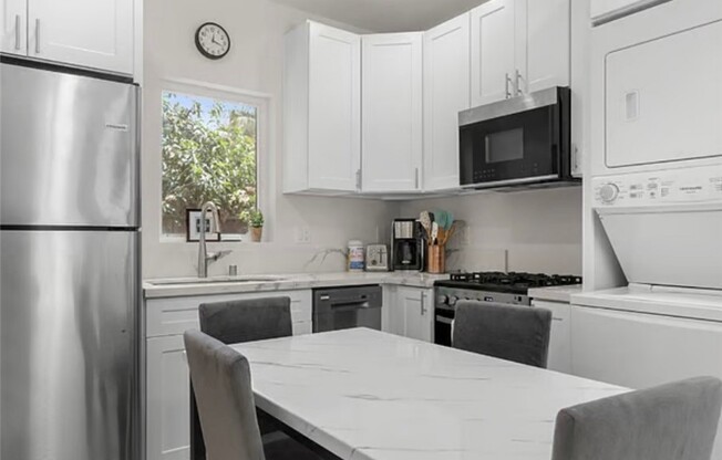 1535 S OGDEN DR
