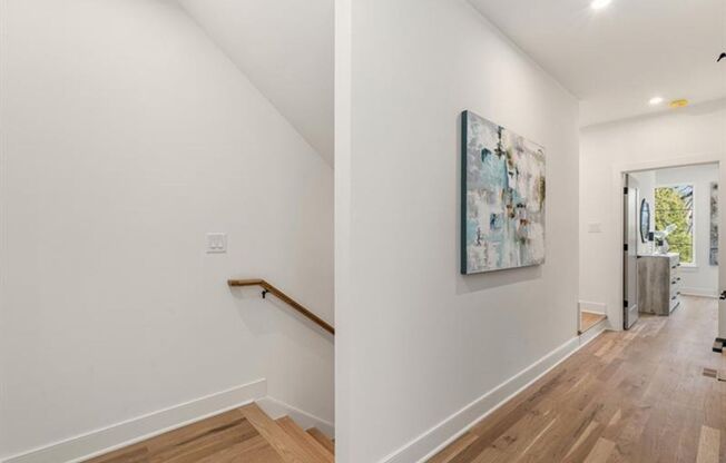3 beds, 3 baths, 1,961 sqft, $3,200, Unit 403