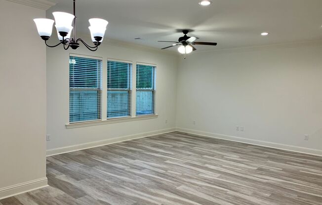 3BD/2.5BA Townhome in Cottages at University Villas - Available late January