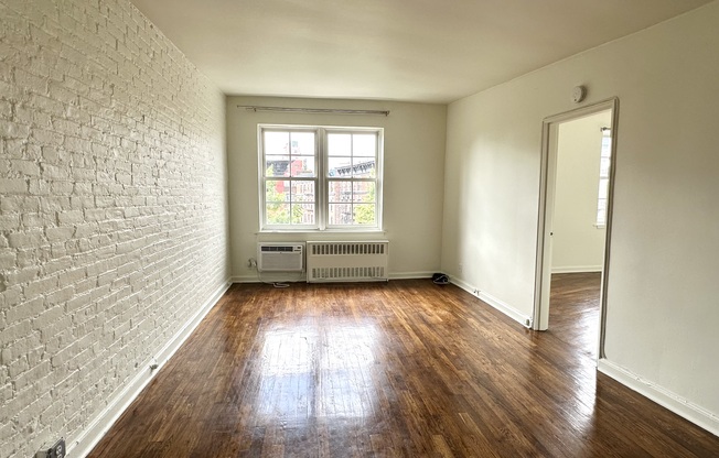 1 bed, 1 bath, $4,300, Unit 4C