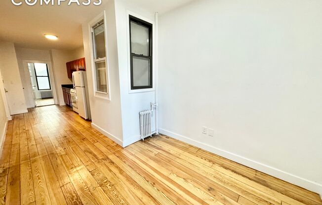 2 beds, 1 bath, $2,700, Unit 2R