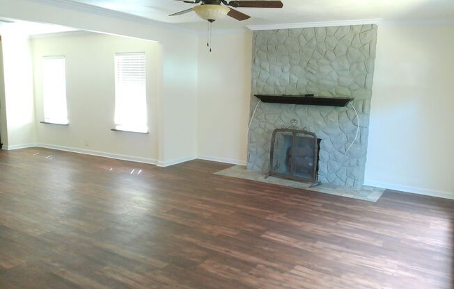 533 Naples - 4/Bed 2/Bath - $2295/month