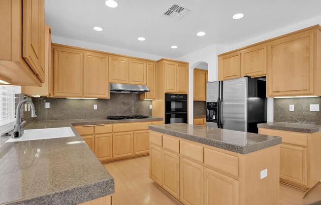 Campbell- gorgeous 4 beds, 2.5 baths single family home with 2 car garage