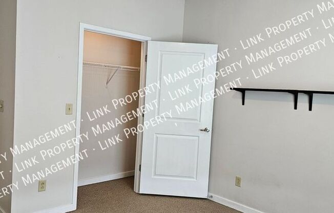 2 beds, 1 bath, $1,400, Unit APARTMENT 305