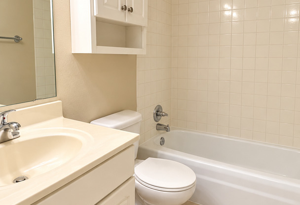 1 bed, 1 bath, $999