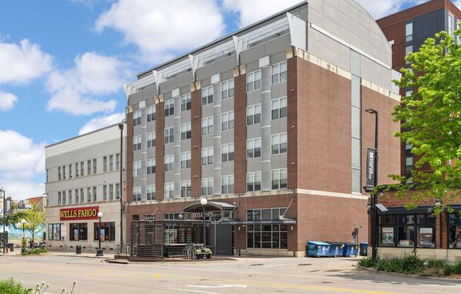 Studio, 1 bath, 393 sqft, $1,750, Unit 604