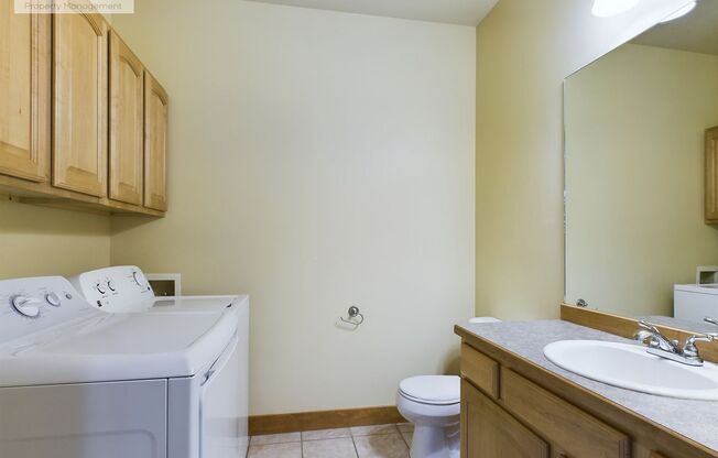 3 beds, 2.5 baths, $2,300, Unit UNIT 11