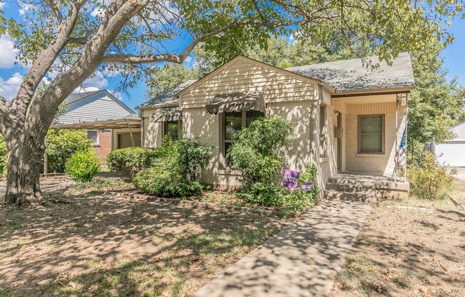 CHARMING 4 Bedroom, 2 Bathroom near TCU!