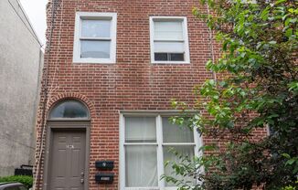 Beautiful 2 bedroom Bi level unit