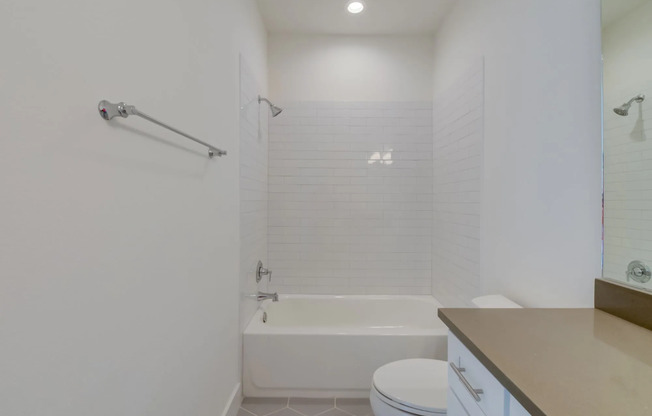 The Grove at Oak Forest Bathroom