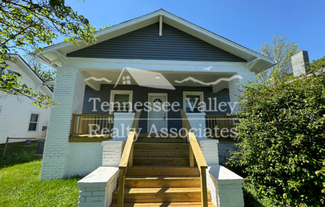 NEWLY RENOVATED with HISTORIC CHARM 2 bed/1 bath convenient to downtown Knoxville!