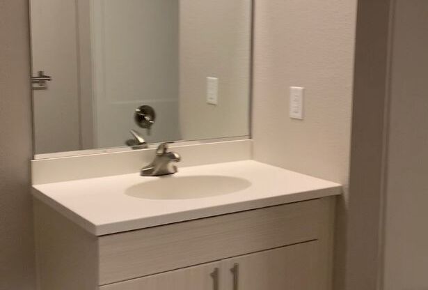 1 bed, 1 bath, 827 sqft, $1,450, Unit 111
