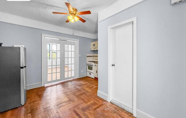 9506 4 AVE