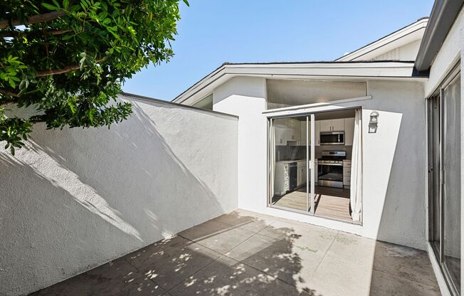 Newly remodeled 2 bedroom w/ the best Location in Newport Beach