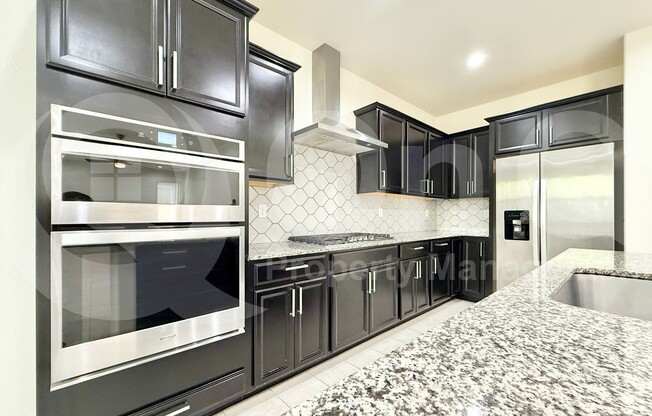 735 W DERRINGER WAY