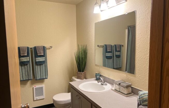2 beds, 1 bath, 900 sqft, $1,399, Unit 25B