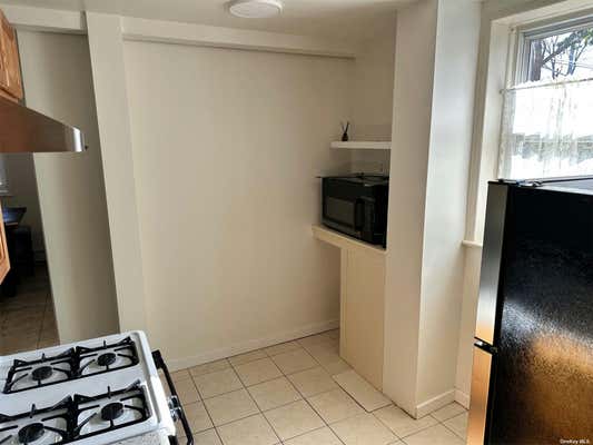 3 beds, 1 bath, $2,800, Unit 1