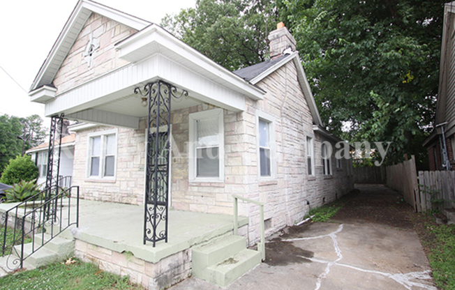1894 E MCLEMORE AVE