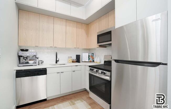 2 beds, 2 baths, $4,750, Unit 2M