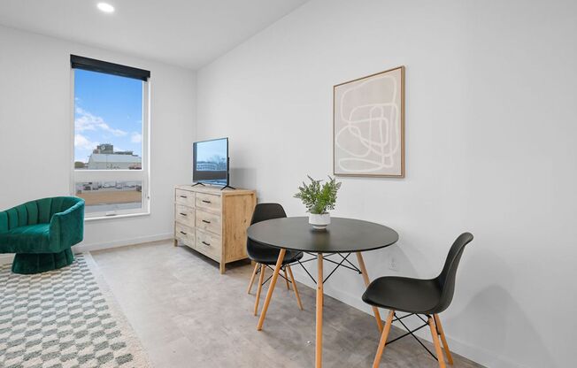 Studio, 1 bath, 530 sqft, $1,385, Unit 319