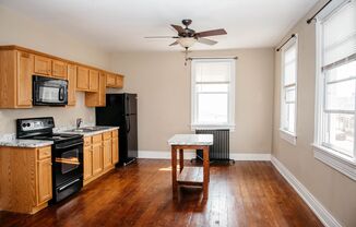 1 bed, 1 bath, $1,100, Unit A