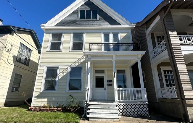 Beautiful Lower Unit in Duplex on Marcum Park Downtown!!!!