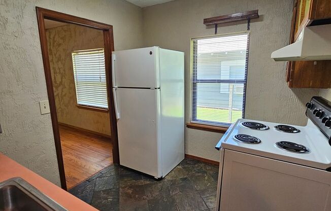 2 beds, 1 bath, $1,160